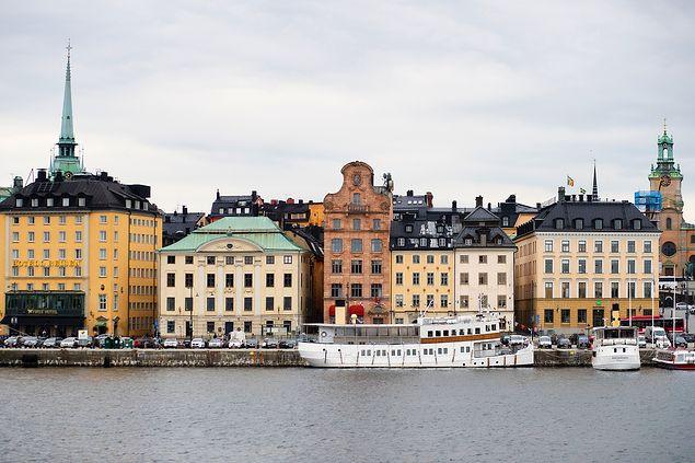 9. İskandinavya'nın Avrupa'ya ait kötü özellikleri taşıyan ülkesi İsveç. Maalesef İsveç'te tecavüz kenti olarak bilinen bir şehir var.