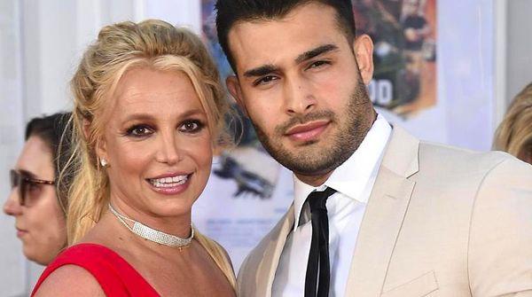 10. Babası Jamie Spears'a karşı 13 yıldır verdiği vasilik mücadelesini kazanan Britney Spears, nişanlısı Sam Asghari ile sürpriz bir şekilde nikah masasına oturdu.