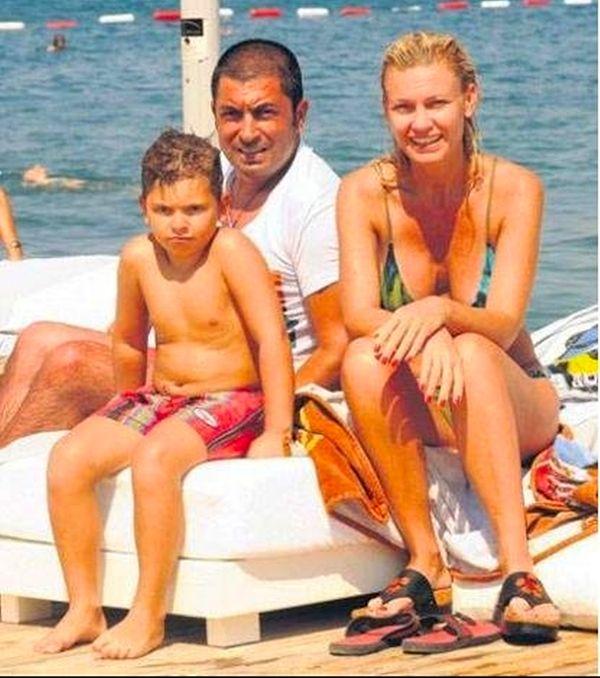 İş insanı Mehmet Şumnu ile evlenen Koşal, gözlerden uzak bir hayat yaşamayı tercih etti ve hem oyunculuğu hem de mankenliği bıraktı. 2004 yılında ise anne oldu.