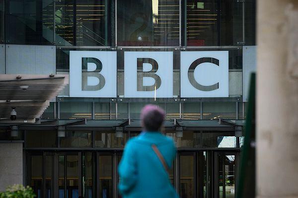 Araştırmanın sonuçlarına göre son beş yıl içinde BBC'ye duyulan güven yüzde 75'ten 55'e düştü.
