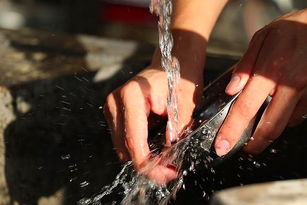 1. "Gittiğim bir iş görüşmesinin sonunda bana su bardağını yıkatmışlardı. 'Bizim burada herkes kendi bulaşığını yıkar' dediler. Mantığı anlıyorum ama daha görüşmeye gittiğim yerden bulaşık yıkayarak dönmek bi' garipti..."