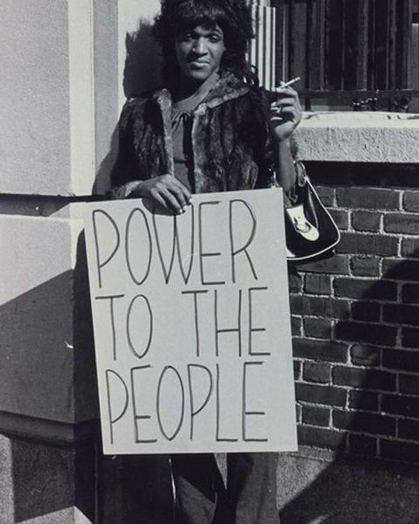 İsmindeki P. kısaltmasını soranlara 'pay it no mind' (aldırış etme/siktir et) açıklaması yapan Johnson, özellikle 1969 yılındaki Stonewall Ayaklanmalarıyla bağlantılı bulundu.