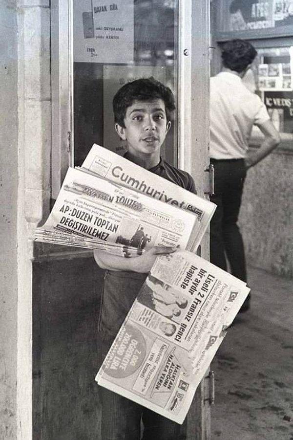 7. Gazete satıcısı, İstanbul, 1969.