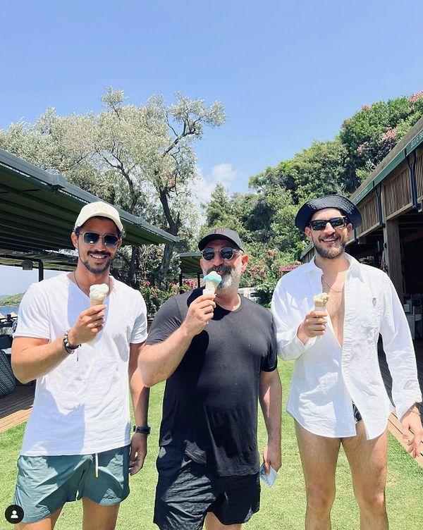 Uraz Kaygılaroğlu geçtiğimiz günlerde ünlü komedyen Cem Yılmaz ve oyuncu Kaan Yıldırım ile birlikte tatile çıkmış, Instagram hesabından da bu dondurmalı fotoğrafı paylaşmıştı; belki görmüşsünüzdür.