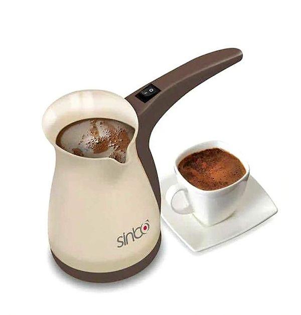 5. Tabii gelen misafirlere Türk kahvesi ikram etmeden olmaz. Bol köpüklü bir kahve garantisi şart!