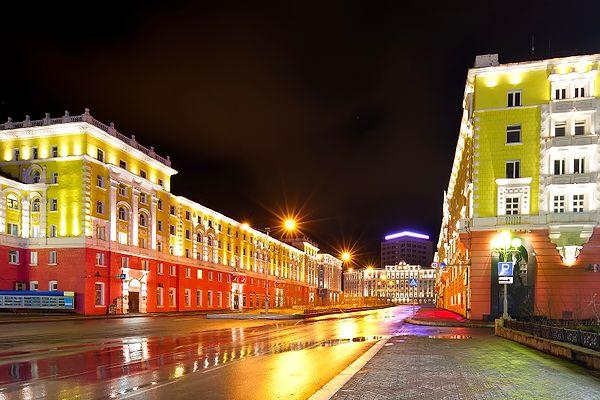 Norilsk'in insanları genellikle şehirlerini bir "ada" ve Rusya'nın geri kalanını ise "anakara" olarak adlandırır.