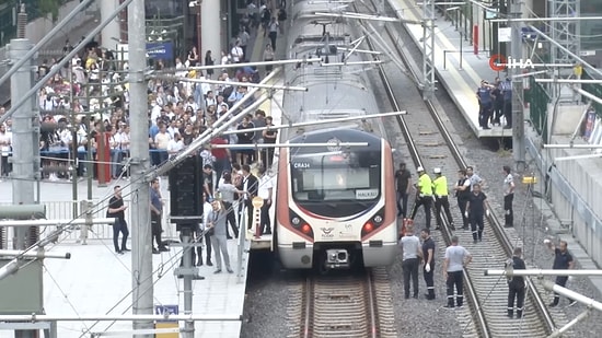 Bostancı’da Tren Raylarına Atlayan Genç Hayatını Kaybetti