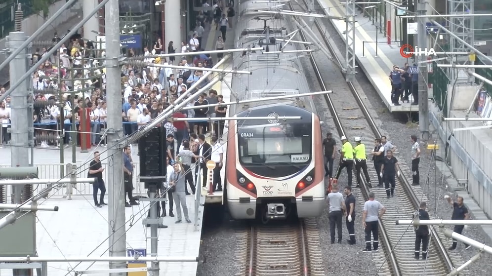 Bostancı’da Tren Raylarına Atlayan Genç Hayatını Kaybetti