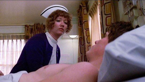 8. 1983 yapımı The Outsiders'da, Dallas'ın hastane odasındaki hemşire, filmin uyarlandığı kitabın yazarı S.E. Hinton tarafından canlandırılıyor.