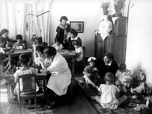 6. 1938 yılında Ukrayna'daki bir Yahudi anaokulu.