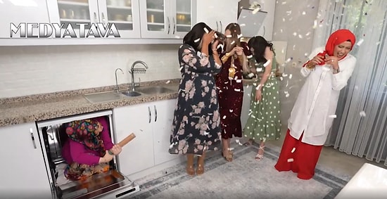 Gelin Evi’nde Bulaşık Makinesinin İçine Saklanarak Eve Gelen Misafirleri Konfeti Patlatarak Korkutan Gelin