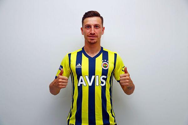Fenerbahçe geçtiğimiz sezon başında forma göğüs sponsorluğu için Otokoç Otomotiv ile 1+1yıllık sözleşmen imzalamıştı.