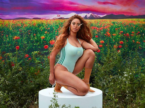 Uzun süredir yeni bir albüm yayınlamayan ve müzik sektöründen biraz uzaklaşan Beyoncé bu süreçte modaya yönelmiş ve 'Ivy Park' isimli markasının tanıtıma girişmişti.