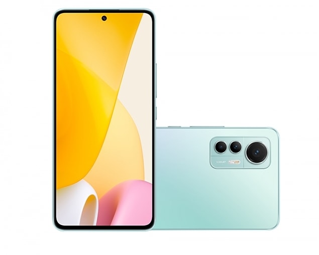 Xiaomi 12 serisinin en uygun fiyatlı modeli Xiaomi 12 Lite 5G şık bir tasarımla geldi.