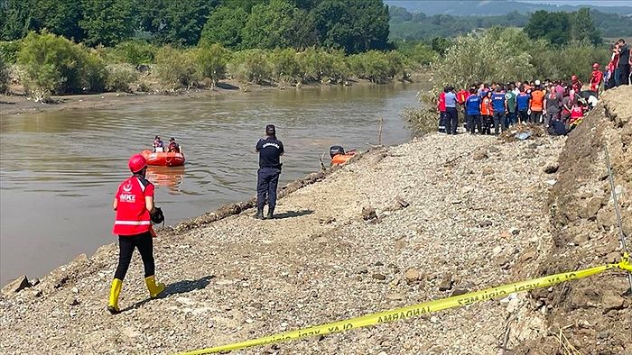 9 Gündür Aranıyordu: Sele Kapılan Kepçe Operatörünün Cenazesi 30 Kilometre Uzaklıkta Bulundu