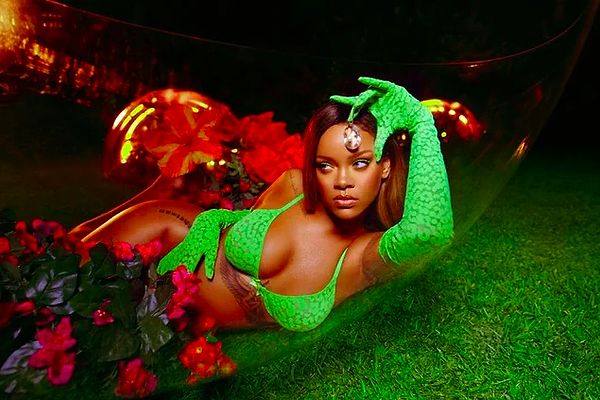 5. Dünyaca ünlü isim Rihanna, Amerika'nın en genç kadın milyarderi oldu!