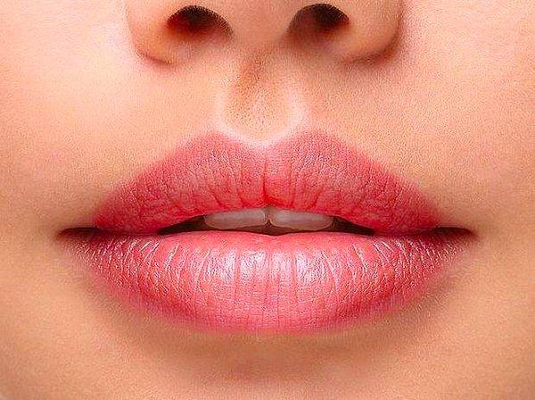 13. İnsanların dudakları parmak uçlarından daha hassastır.
