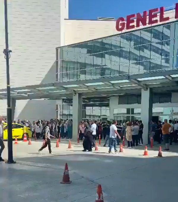 Bugün Konya Şehir Hastanesi'nde başından vurularak öldürülen kardiyoloji uzmanı Dr. Ekrem Karakaya ardından mesai arkadaşları iş bırakarak eylem yaptı.