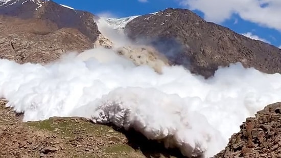 Kırgızistan’daki Çığ Kameralarda: Son Anda Yara Almadan Kurtuldu