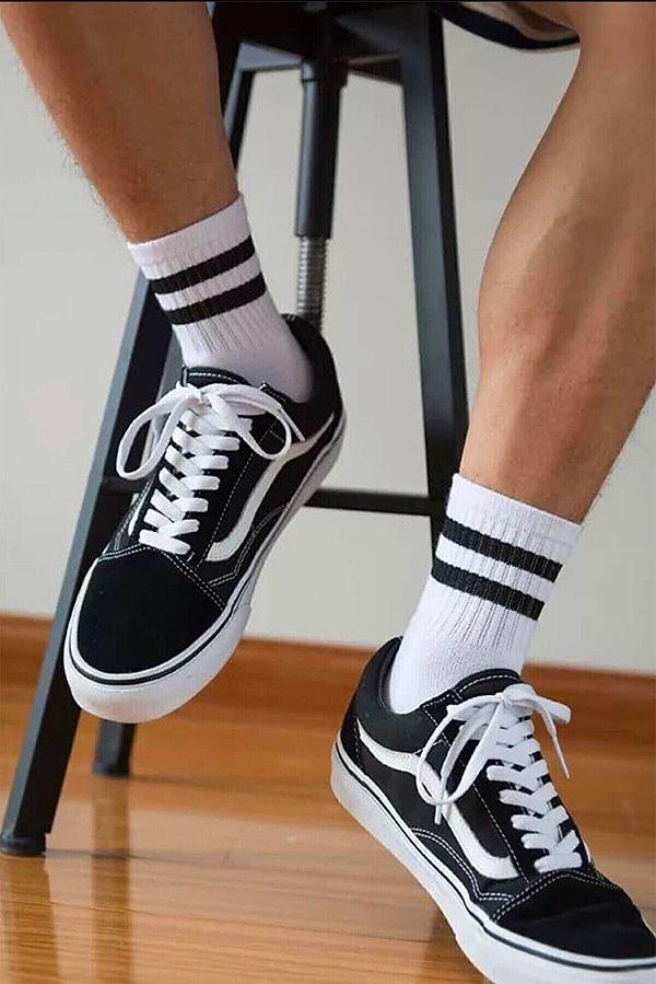 14. Çift şeritli çoraplar ile modaya ayaklarınızla uyum sağlayın!