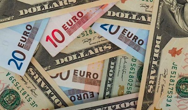 Dolar/TL bankalararası piyasada dün yüzde 0,7 oranında artışla 17,4293 seviyesinden günü tamamlarken, bugün sabah saatlerinde 17,47 seviyesinden işlem gördü.