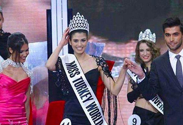Tabii biz onu 2010 yılında katıldığı Miss Turkey yarışmasından hatırlıyoruz. 14 numara ile katıldığı yarışmada içinde Serenay Sarıkaya'nın da bulunduğu birçok yarışmacıyı geride bırakarak 1. oldu.