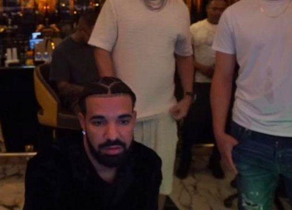 Drake'in şu an gündemde olmasının nedeni ise canlı yayında oynadığı kumar sonrası kaybettiği tutar!
