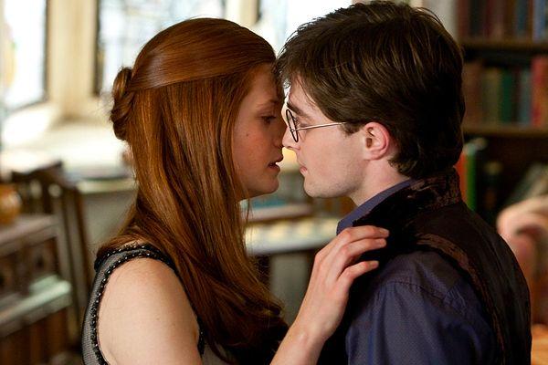 26. Harry ve Ginny altıncı kitabın sonunda, Dumbledore'un cenazesinden hemen sonra ayrıldılar.