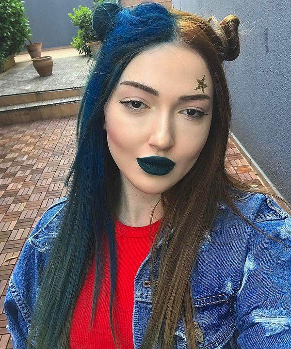 "Yeditepe Üniversitesi %50 Burslu Kız Makyajı" videosuyla YouTube dünyasına giriş yapan Danla, bu konseptteki makyaj videolarıyla çok kısa sürede hatrı sayılır bir hayran kitlesi edindi.