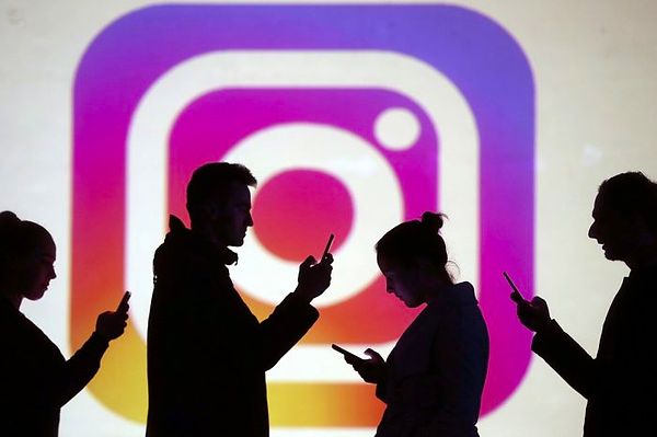 Instagram'da paylaşım başına en az bin TL ücret alıyorlar.