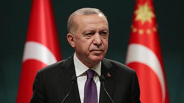 2013'te dönemin başbakanı Recep Tayyip Erdoğan, Taksim Gezi Parkı protestoları sırasında Dolmabahçe'deki Bezmi Alem Valide Sultan Camii’ne sığınan vatandaşların camide bira içtiklerini ve ayakkabıyla camiye girdiklerini söylemişti.