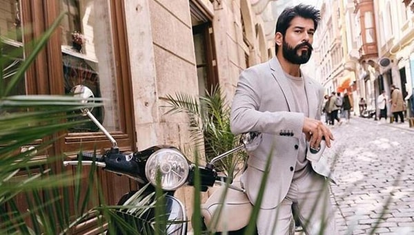 И вот сейчас актер снова оказался в центре внимания благодаря аналогичной встрече с поклонницами, которое недавно состоялось в Москве.