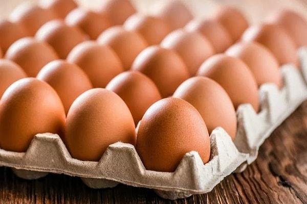 Zaten birkaç hafta önce yumurtaya gelen zamma ek bir zam daha gelince, yumurta üreticileri aslında fiyatın yaklaşık 70 TL olması gerektiğini aksi takdirde iflasın eşiğinde olduklarını dile getirmişti.