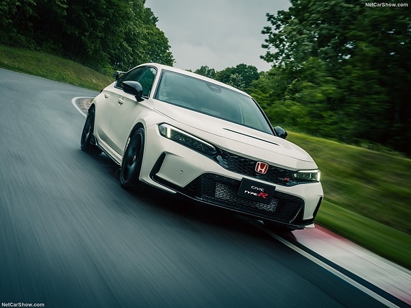 Siz yeni Civic Type R hakkında ne düşünüyorsunuz? Yorumlarınızı bekliyoruz.