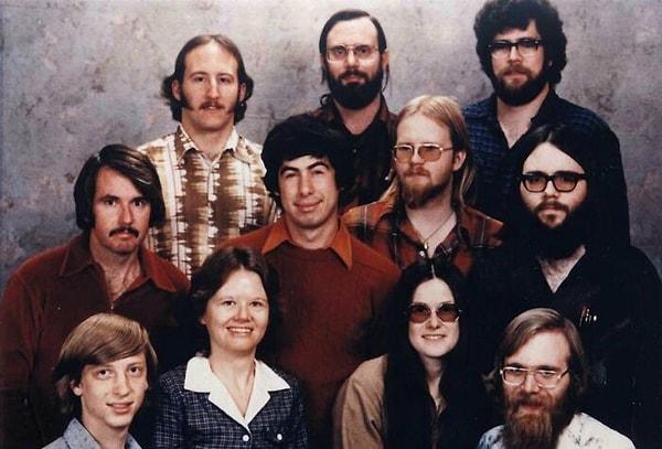 16. 7 Aralık 1978 yılında çekilmiş bu fotoğrafta gördüğünüz insanlar Microsoft ekibini oluşturuyor.