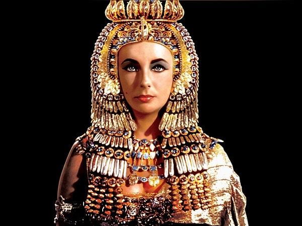 1. Kleopatra, zannedildiği gibi Mısırlı değil, Yunandı.