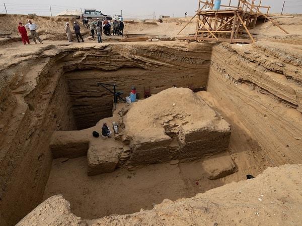 9. Mısır'da 2500 yıllık bir komutan mezarı gün ışığına çıkarıldı.
