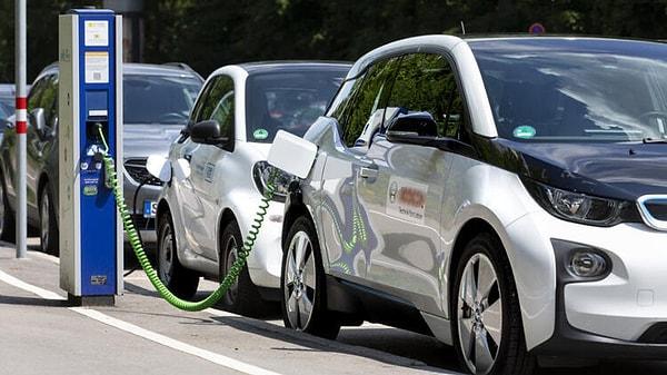 Elektrikli otomobiller yakıt avantajıyla birlikte ÖTV indirimi nedeniyle daha çok rağbet görmeye başladı.
