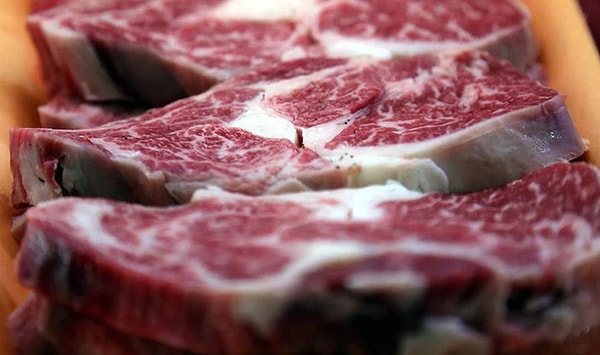 Et fiyatları da durmuyor! Kurban Bayramı'nda et talebinin azalması ile durulması beklenen fiyatlarda artış sürüyor.
