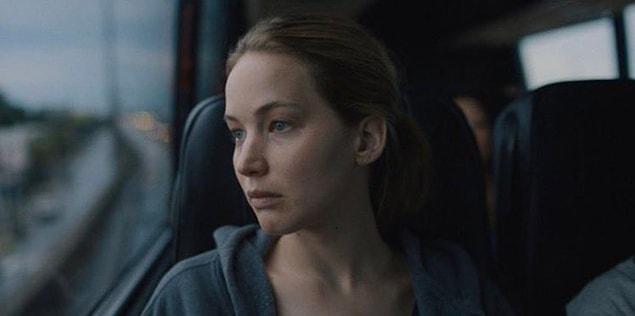 10. A24'un, başrolünde Jennifer Lawrence'ın yer aldığı yeni filmi Causeway'e ilk bakış.  Film, bu yıl Apple TV+ üzerinden izleyiciyle buluşacak.