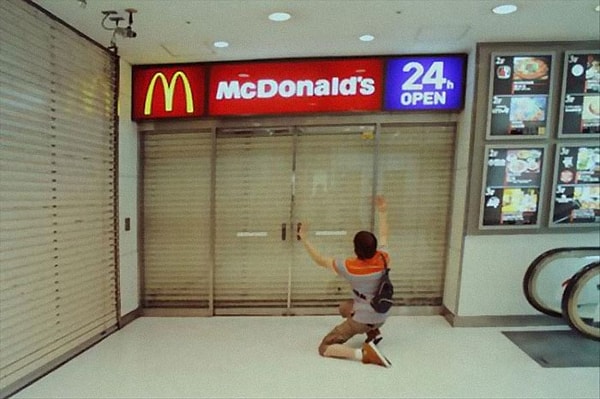 17. А как же надпись "Открыты круглосуточно"?