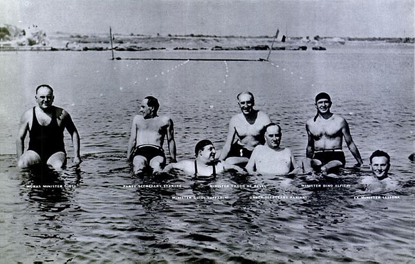 8. Sicilya'da yüzen İtalyan Kabinesi - 1938: