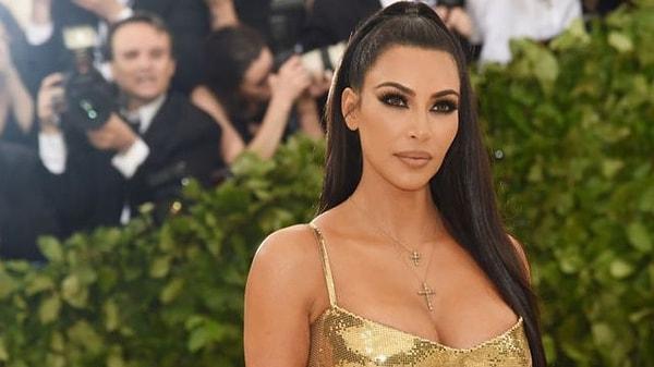 Birçok kişinin yakından takip ettiği Kim Kardashian'ı bilmeyen yoktur. Giydiği kıyafetler, gittiği yerler derken özel hayatı ile de dikkat çekiyor Kardashian.