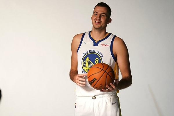 NBA'de son olarak Golden State Warriors forması altında şampiyonluk yaşayan Nemanja Bjelica ile 2 yıllık sözleşme imzalandığı açıklandı.