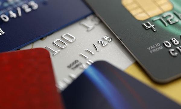 Kredi kartı borçlarını ödeyemeyip takibe düşenlerle ilgili bilgilerde dikkat çeken veriler bulunuyor.