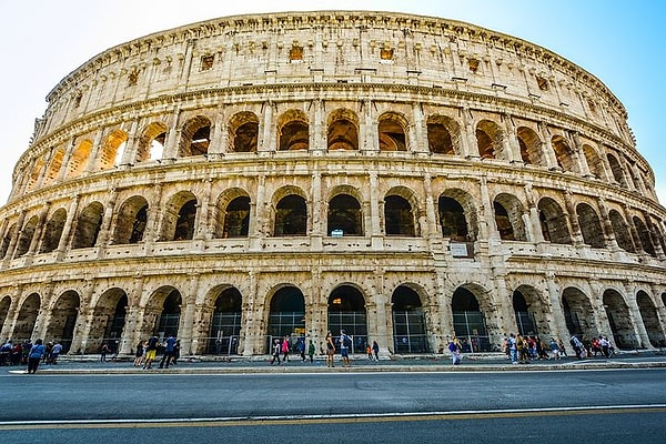 4. Julius Caesar'ın yeğeni imparator tahtına oturduktan sonra Roma Cumhuriyeti, Roma İmparatorluğu oldu.