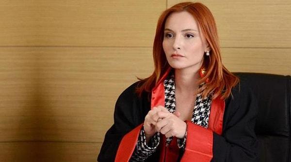 Kariyerinde emin adımlarla ilerleyen Başak Gümülcinelioğlu, Pınar Deniz ve Kaan Urgancıoğlu'nun başrollerinde yer aldığı 'Yargı' dizisinde canlandırdığı 'Hakime Neva Seçkin' karakteriyle seyircilerden tam not almayı başardı.