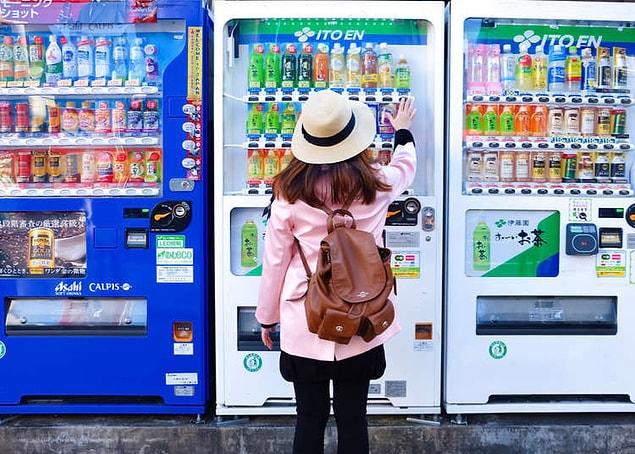 9- Le Japon est connu comme le pays des distributeurs automatiques car il y a au total 5,5 millions de distributeurs automatiques dans le pays !