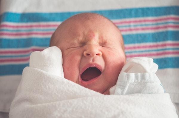 Peki anne karnındaki bebeğin ağlaması ile yenidoğan bebeğin ağlaması arasındaki fark nedir?