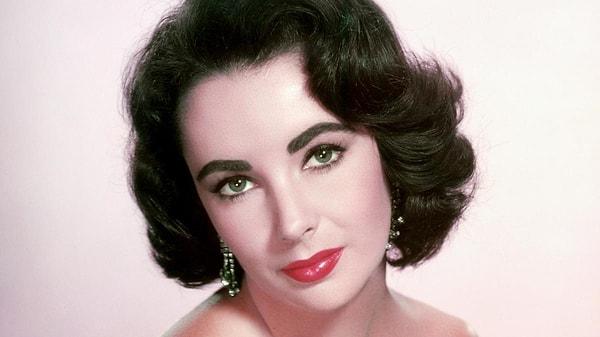 11. Hollywood'da bazı güzellik sırları vardı. 1950'lerin birçok ünlü aktrisi, görünüşlerini değiştirmek için farklı teknikler kullandı.